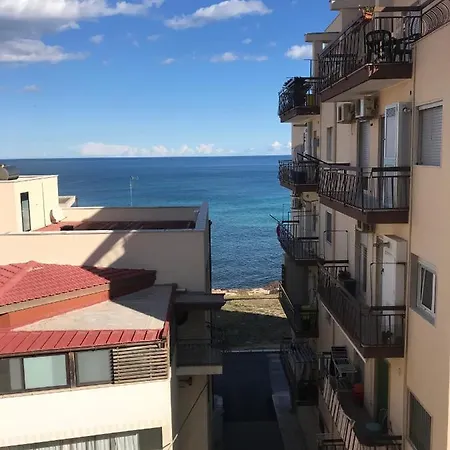 Donna Apollonia * Monopoli