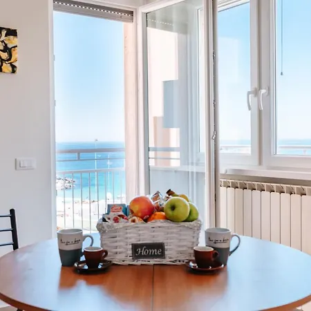 Donna Apollonia Apartment
