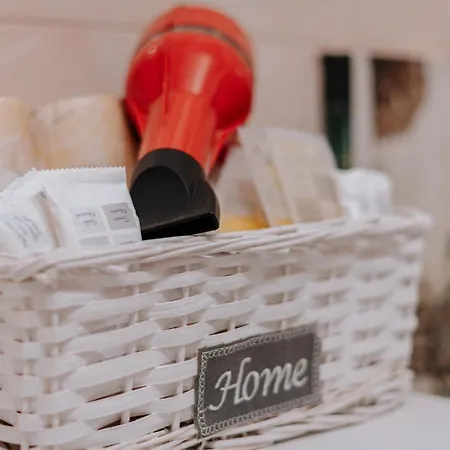 Donna Apollonia Apartment *